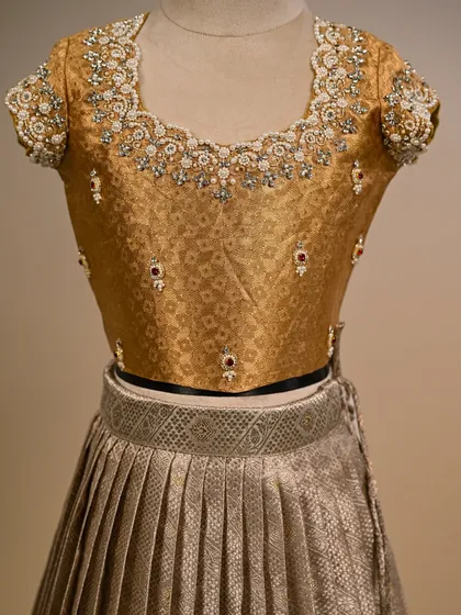 My super energetic baby client Smaya looks absolutely adorable in her customized tissue lehenga. I designed this golden outfit with a beautiful hand-embroidered blouse featuring pearl and stone work around the neckline.