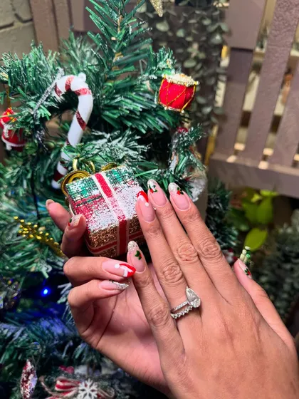 A cute shot of our Christmas nails next to a mini Christmas tree. Perfect for all your holiday parties.