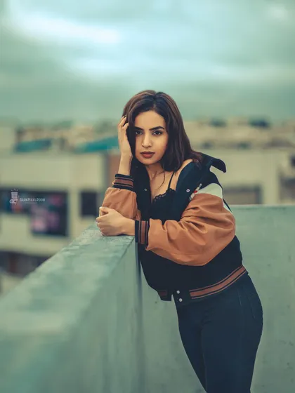 Combining urban grunge with a moody, cinematic edit. This rooftop portrait uses the overcast sky and city backdrop to create a raw, atmospheric feel, perfect for a standout portfolio.