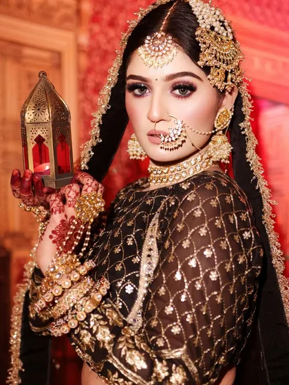 I offer specialized sets for a graceful Muslim bridal look. This features a stunning passa, a delicate nath, and a choker set, all designed to create an elegant and complete Nikkah or Walima look.