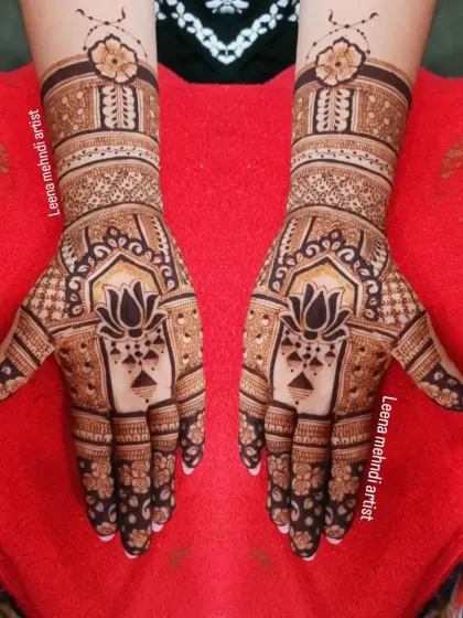 A symmetrical design for both hands, perfect for a wedding guest. The central lotus motif is surrounded by detailed patterns, creating a balanced and beautiful look.