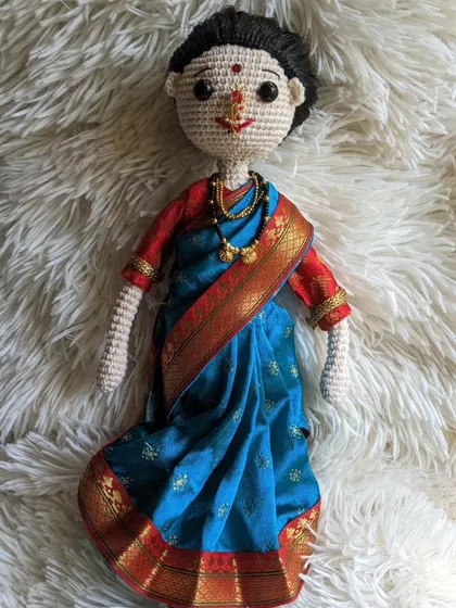 A top-down view of the Maharashtrian doll, showing the drape of her saree.