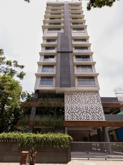 The Skylight apartment building in Chembur is a testament to timeless design rooted in materiality and natural light. The facade is designed with integrated planters and rhythmic detailing to create a warm and engaging experience for residents and pedestrians alike.