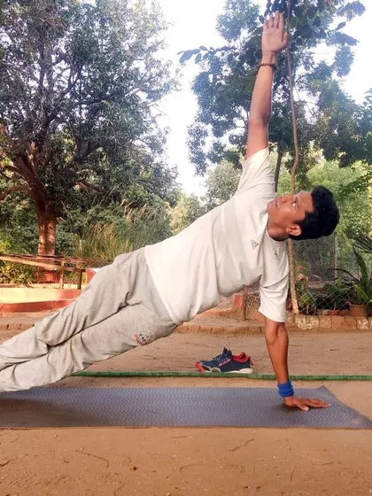 Vashisthasana, or Side Plank Pose, is an excellent asana for developing strength in the arms, wrists, and core. It demonstrates that true strength comes from a calm mind and a stable center, allowing us to hold our ground with confidence.