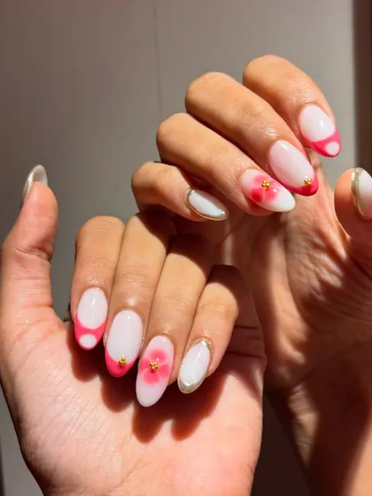 We are in absolute awe of this set. It features a beautiful airbrushed pink aura design on a milky white base, accented with tiny gold studs for a simple yet stunning finish.