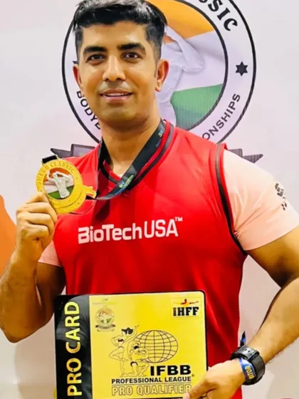 Holding the result of a successful prep: a gold medal from Sheru Classic and the coveted IFBB Pro Card. This is the standard of excellence for Team Iron Imran.
