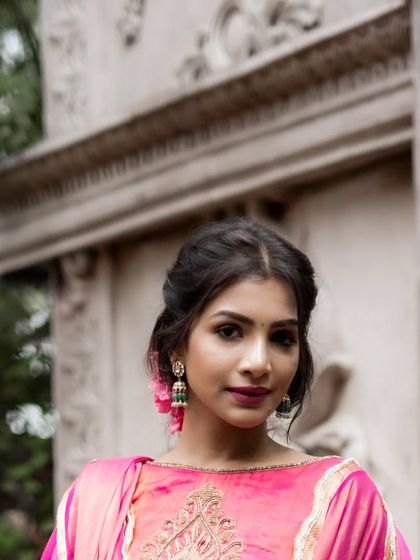 The fusion of traditional hand-painted Kalamkari art on Mangalagiri silk with a modern blouse design creates a truly unique bridal look.