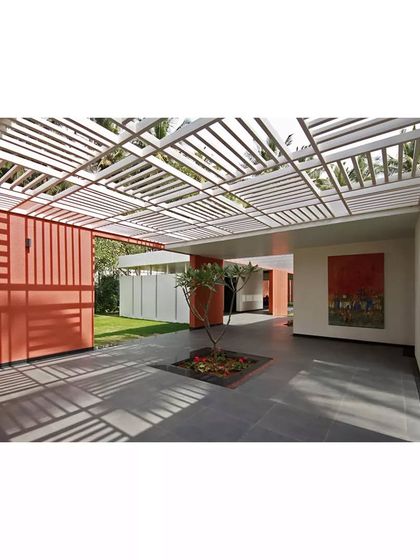 The Akriti Experience Centre is designed with a series of open-air corridors and pavilions. The play of light and shadow from the pergola roof is a key feature of the design.