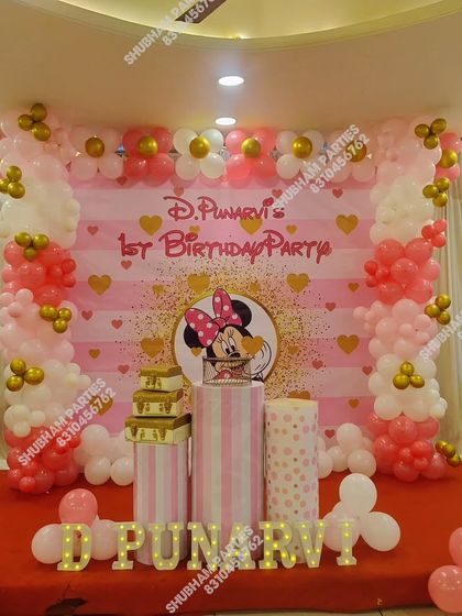 A closer look at a Minnie Mouse stage decoration, showing the detailed balloon work and personalized backdrop.