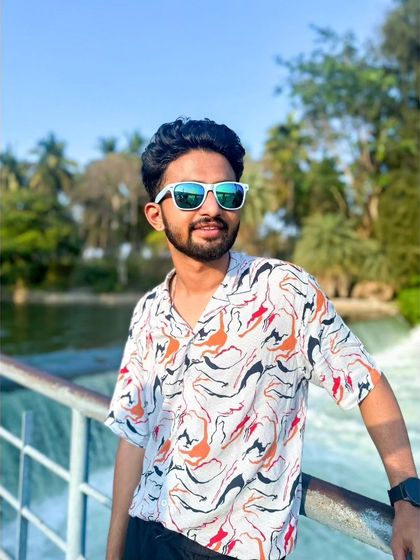 A close-up shot from our day out in Mysore. I love guiding these trips and sharing the experience.