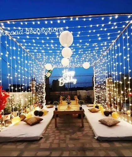 I love transforming terraces into magical spaces for intimate celebrations. Here, I created a canopy of fairy lights and hung paper lanterns for a cozy birthday dinner, using low seating with comfortable floor cushions to create a relaxed and stylish atmosphere.