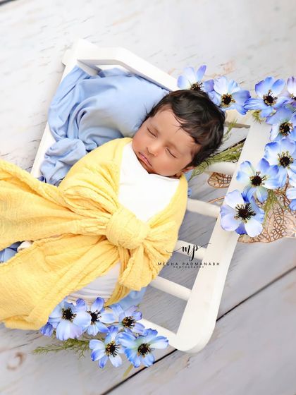 A wider view of this contrasting color setup.