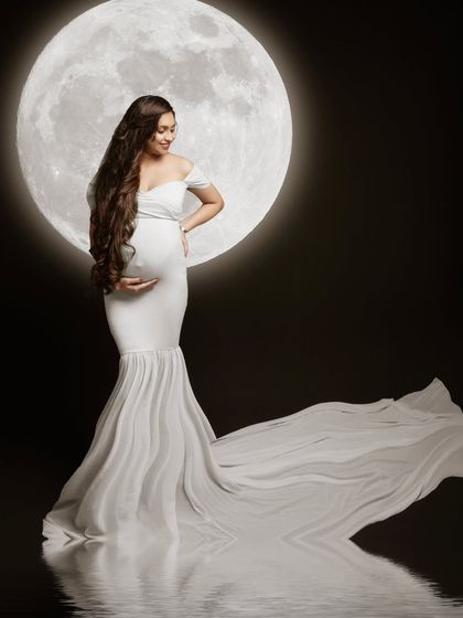 Under the moonlight, she radiates power and peace. This isn’t just a maternity shoot, it’s a visual poem, a luxury experience for the modern mom-to-be.