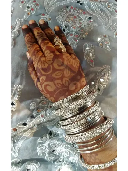 A view of the back of the hand, showing the floral vine pattern with a deep, mature stain. This is the result of leaving the natural paste on for several hours.
