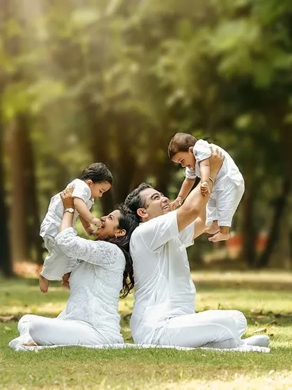 An energetic outdoor family photoshoot with twin boys. I love using natural park settings in Delhi-NCR to let kids be themselves, resulting in dynamic and happy portraits.
