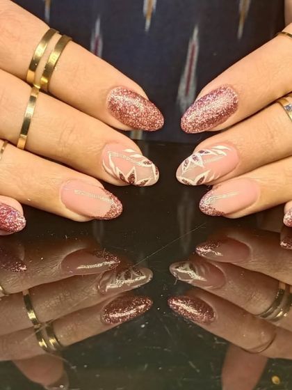 A full view of the elegant rose gold glitter and leaf pattern design.