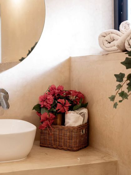 Elegant Living: Luxury Homes & Apartments photo 103