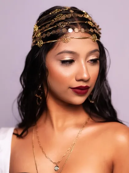 Golden Goddess vibes. I love enhancing the beauty of dusky skin, and this look is all about creating a radiant, bronzed glow that celebrates her gorgeous skin tone.