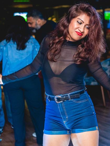 A guest dancing at TYD.