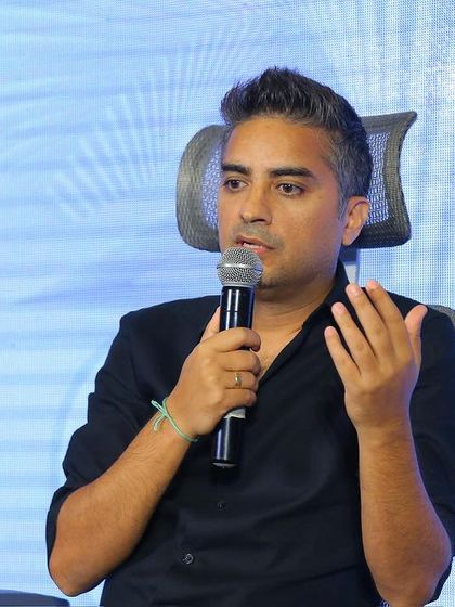 Vijay sharing his thoughts during the panel discussion, exploring the intricate balance between beauty and budget.