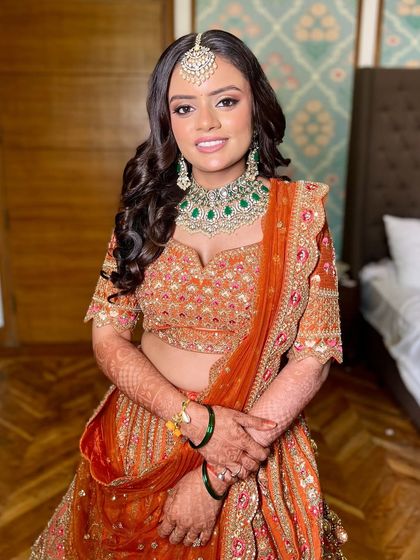 That happy, confident smile says it all. Shikha looked absolutely radiant and ready for her big day.