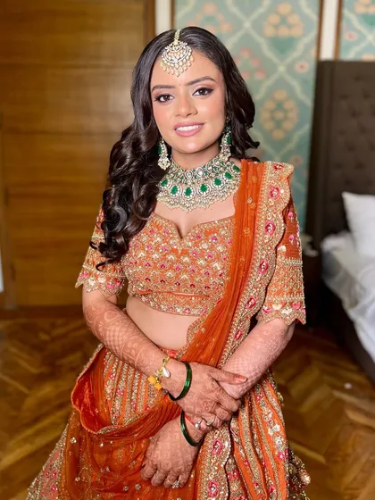 That happy, confident smile says it all. Shikha looked absolutely radiant and ready for her big day.