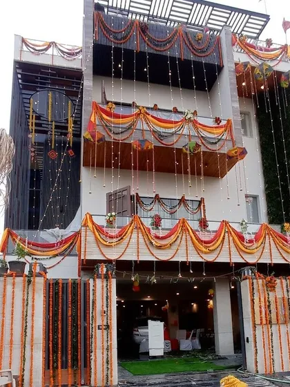 This large house is decorated with traditional marigold garlands and colourful drapes, covering multiple floors. I can handle decoration for buildings of any size in Noida and Ghaziabad.