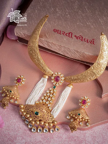 The Nakashi & Moti Thread Necklace, a beautiful blend of heritage and modern craftsmanship. Intricate Nakashi engraving is interwoven with lustrous pearls, creating a fusion masterpiece designed to adorn generations.
