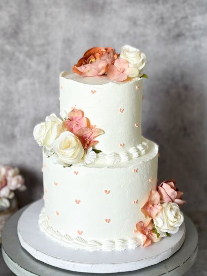 Elegant & Minimalist Cakes photo 4