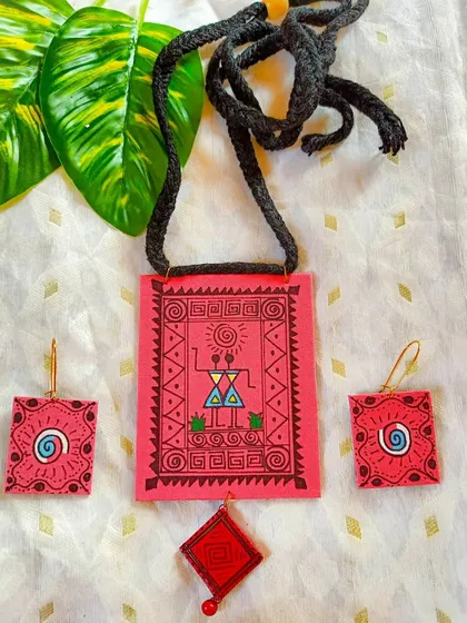 A duplicate image of the pink Warli art necklace set, emphasizing its vibrant color and the intricate, traditional hand-painted design.
