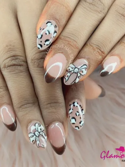 A chic and playful design combining a modern French tip with leopard print. The highlight is the beautifully hand-sculpted 3D bow, which adds a touch of sweetness to the wild side.