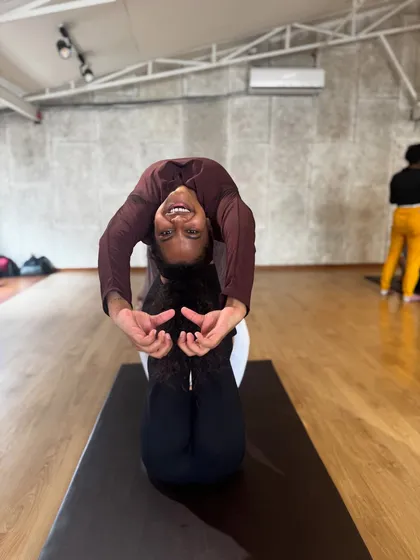 Look at this pure, uninhibited joy. This moment from our Shared Gravity acro yoga workshop captures the essence of what we do: finding trust, support, and laughter in connection with another. It’s a beautiful reminder that healing can also be playful and light.