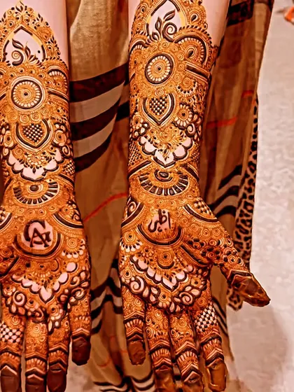 Here is the beautiful, dark henna stain after the paste has been removed. This is the result of our natural henna paste, showing a rich, deep color ideal for a wedding guest or for celebrating festivals like Karva Chauth.