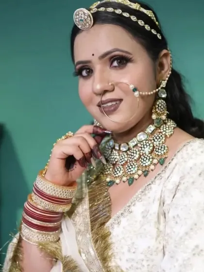 A bride showcasing a traditional Rajasthani look with a heavy Kundan and emerald choker, a borla mathapatti, and a large nath. This set is perfect for achieving an authentic Rajputi bride style.