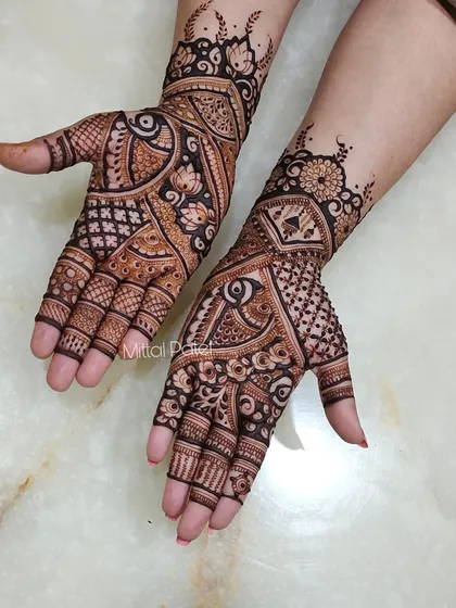 A dense and detailed Indian design that fills the entire palm. It incorporates lotus flowers, checks, and paisleys for a rich, traditional aesthetic.