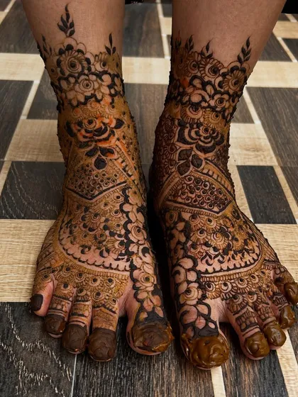 Your bridal look isn't complete without mehendi on your feet. I design intricate patterns that cover the feet and ankles, often matching the style of your hand mehendi for a cohesive and elegant look.