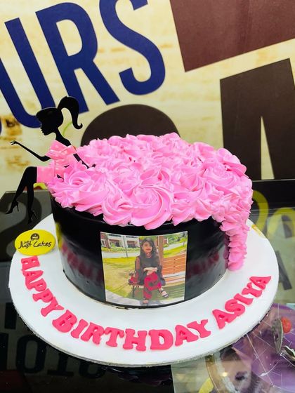 Elegant & Celebration Cakes photo 23