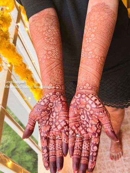The stunning result of my organic henna after less than 24 hours. The deep red-brown color shows the richness of the stain for this Maharashtrian bride.