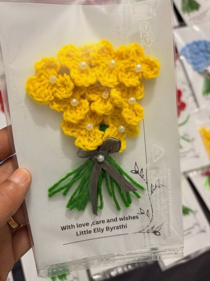 A cheerful yellow version of the 3D flower bouquet card. These cards are a gift in themselves and are much more special than a standard paper card.