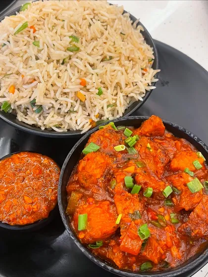 Another look at my Manchurian Chopper Rice, a hearty one-bowl meal. The spicy Manchurian gravy pairs perfectly with the vegetable fried rice.