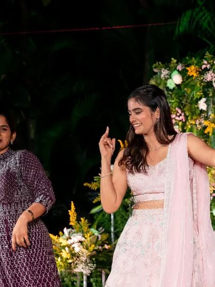 A beautiful mother-daughter jodi dancing together. These performances are always so emotional and special.
