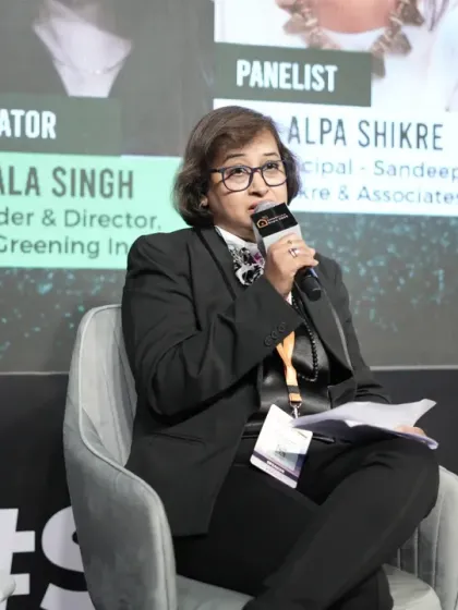 Moderator Mala Singh leads a panel discussion at the Smart Building Summit, guiding the conversation on intelligent infrastructure.