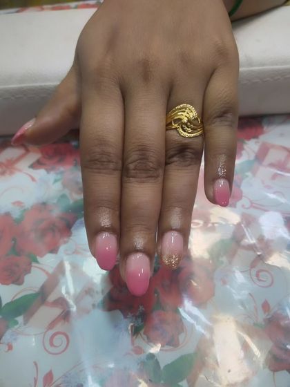A classic pink ombre effect on almond-shaped nails. The color seamlessly blends from a light pink at the cuticle to a brighter pink at the tip. I added a touch of gold glitter on the ring finger for an accent.
