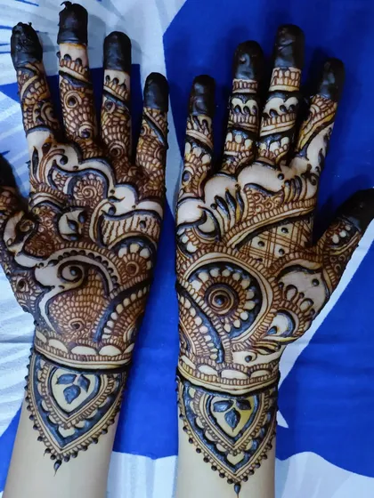A duplicate image showing the same party-wear mehendi design.