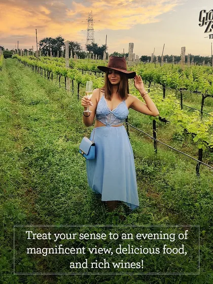 An evening stroll through our vineyards offers magnificent views and a sense of tranquility. We invite you to treat your senses to the beauty of our estate, complemented by our rich wines and delicious food.