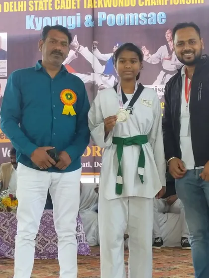 A proud coach moment with our silver medalist Anishka at the State Cadet Championship.