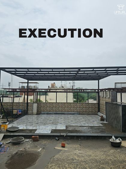 The metal framework for a large pergola being installed during the "Execution" phase of the project.