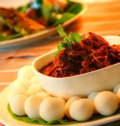 I believe food is the soul of a place. This is a classic Kodava meal from Coorg, featuring flavourful pandi curry (pork curry) and kadambuttu (steamed rice dumplings). My food trails are about tasting the real deal, the kind of food locals eat and love.