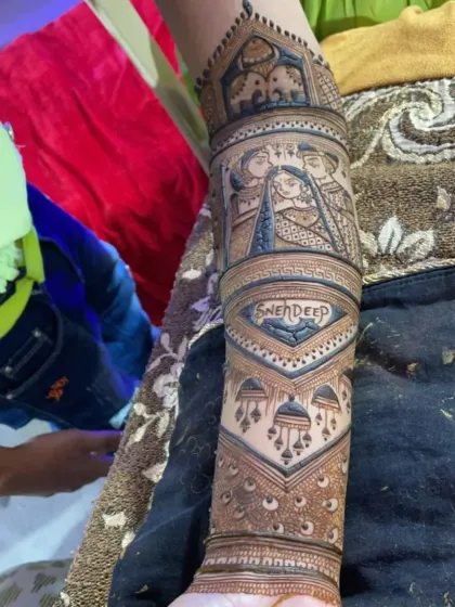 A beautiful family portrait on the arm, including the bride, groom, and their parents. This is a wonderful way to honor your family as part of your bridal henna.