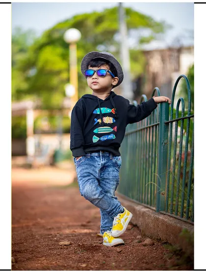 Capturing cool and confident personalities during an outdoor kids photography session in Mumbai. I let children play and be themselves, resulting in authentic and stylish portraits like this one.